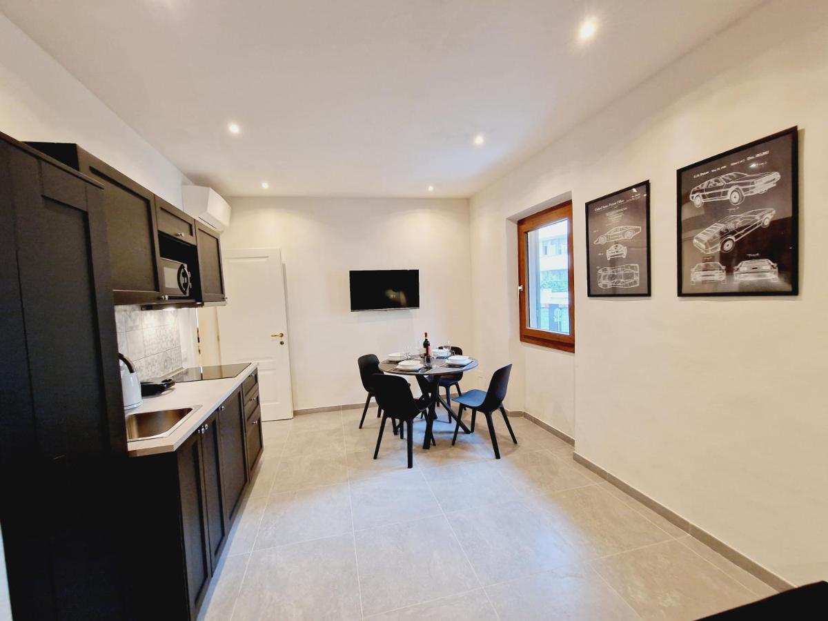 Monna Dina In Apartamento